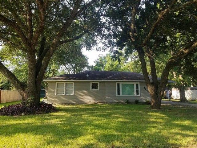 3206 13th St, Bay City, TX 77414 - photo 1