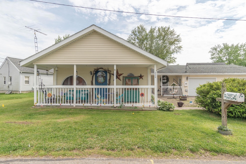 228 Aiken, Russells Point (1 of 36)