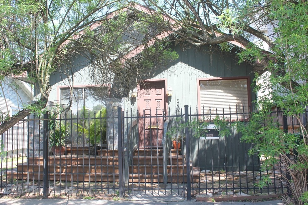 2407 Ralph St, Houston, TX 77006 - photo 1