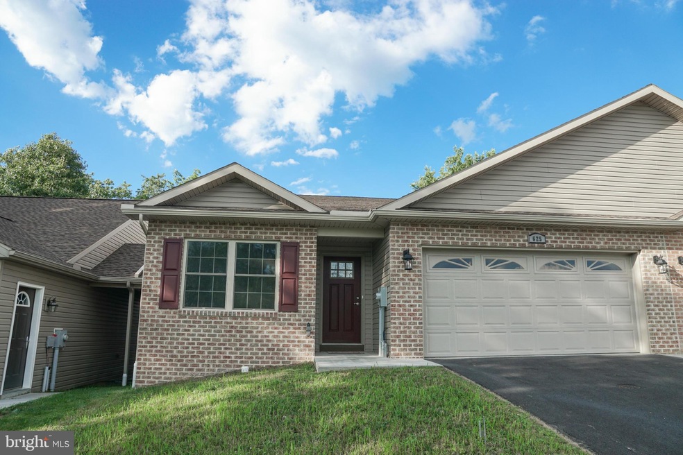 613 Shook Ct W, Greencastle, PA 17225 - photo 1