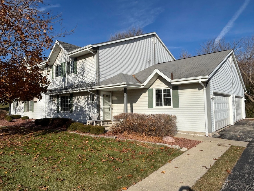 359 Minz Park Cir unit 4, West Bend, WI 53095 - photo 1