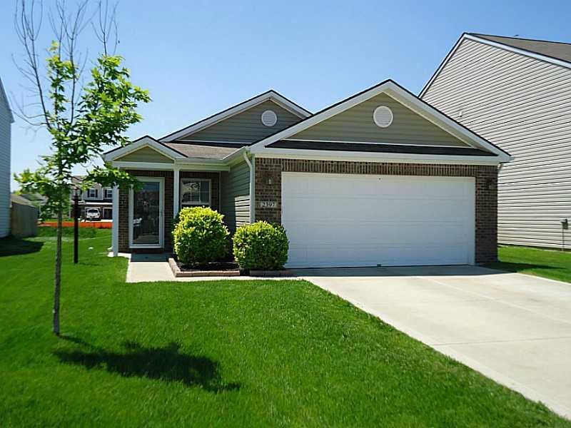 2397 Middle View Dr, Columbus, IN 47201 - photo 1