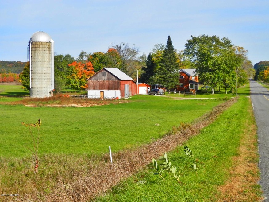 Farmhouse on 10 country acres
