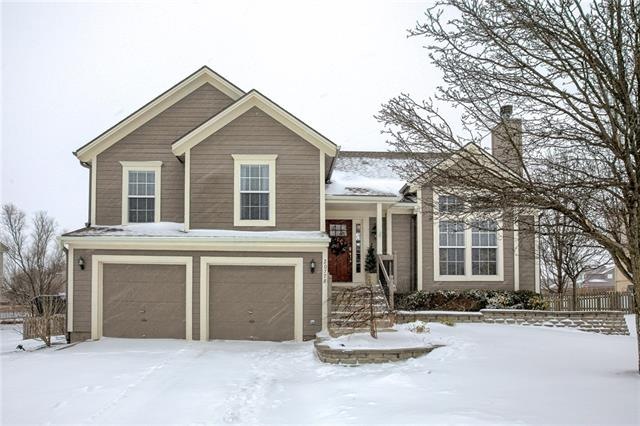 20778 S Skyview Ln, Spring Hill, KS 66083 - photo 1