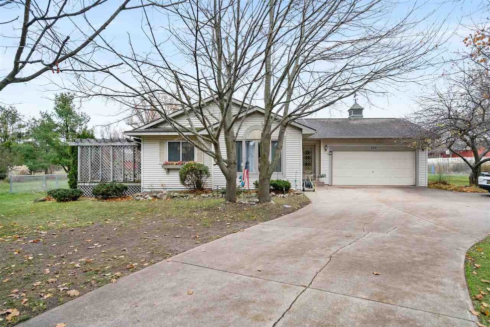 929 Eppler Rd, Petoskey, MI 49770 - photo 1