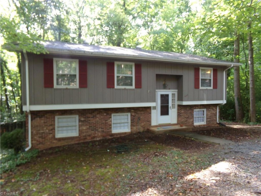 1049 Oakmont Dr, Asheboro, NC 27205 - photo 1