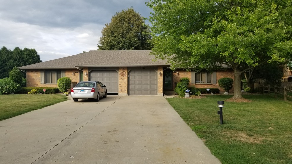 3400 Meadow Crest Cir, Gurnee, IL 60031 - photo 1