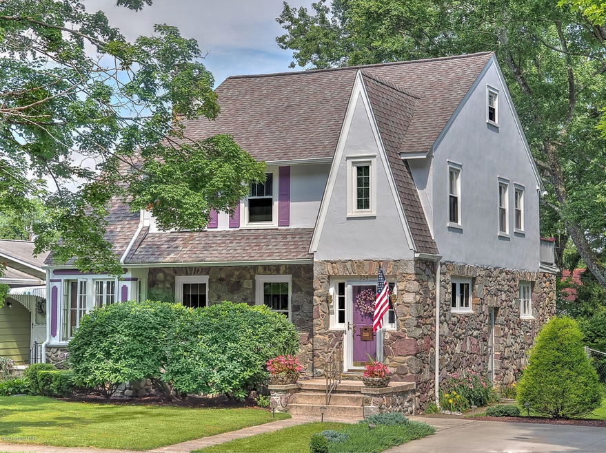 304 Clermont Ave, Stroudsburg, PA 18360 - photo 1