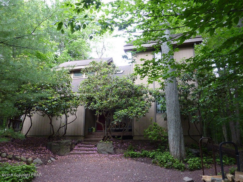 1150 Stonewall Dr, Pocono Pines, PA 18350 - photo 1