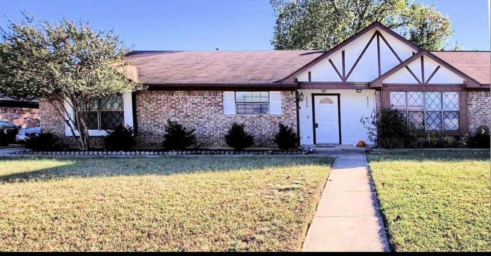 2428 Oakmont Dr, Bedford, TX 76022 - photo 1