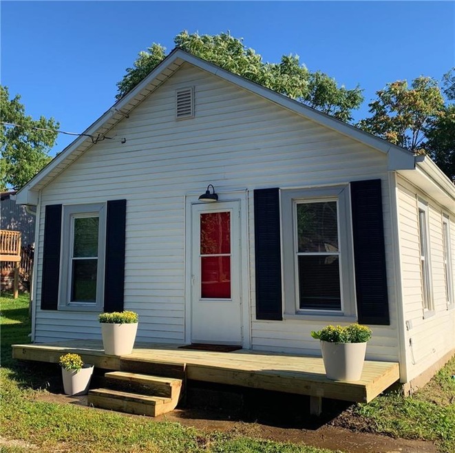 3339 E University Ave, Des Moines, IA 50317 - photo 1