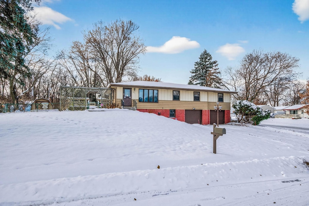 6381 Rath Dr, Woodbury, MN 55125 - photo 1