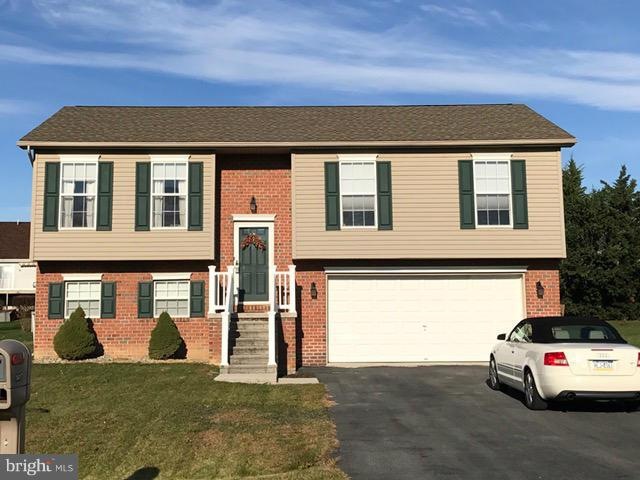 1417 Mallard Dr E, Chambersburg, PA 17202 - photo 1