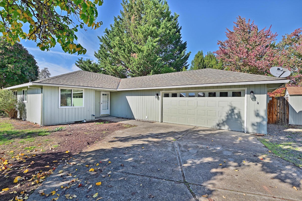 2406 Pinebrook Cir, Medford, OR 97504 - photo 1