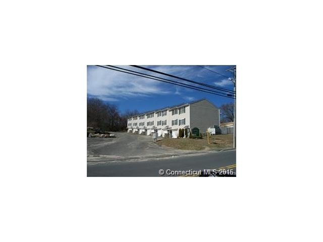 135 Bucks Hill Rd unit 4, Waterbury, CT 06704 - photo 1