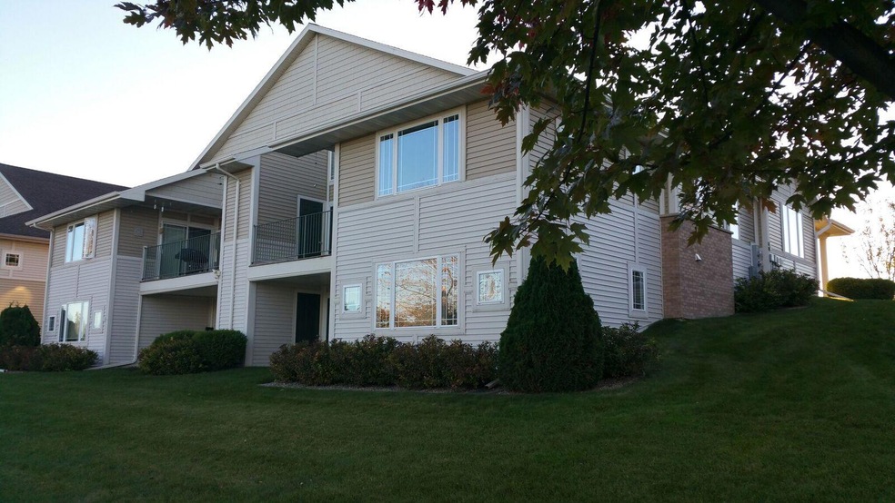 2716 River Ln unit 2716, Two Rivers, WI 54241 - photo 1
