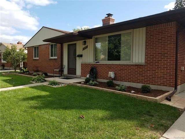 Front Exterior - Maintenance Free