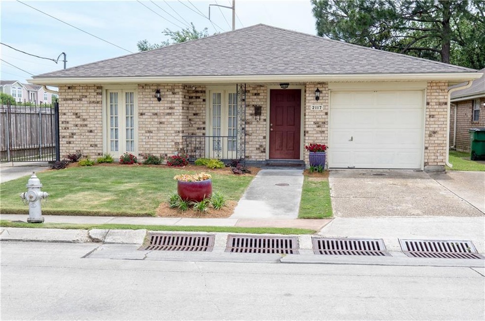 Great porch and rear yard access!!