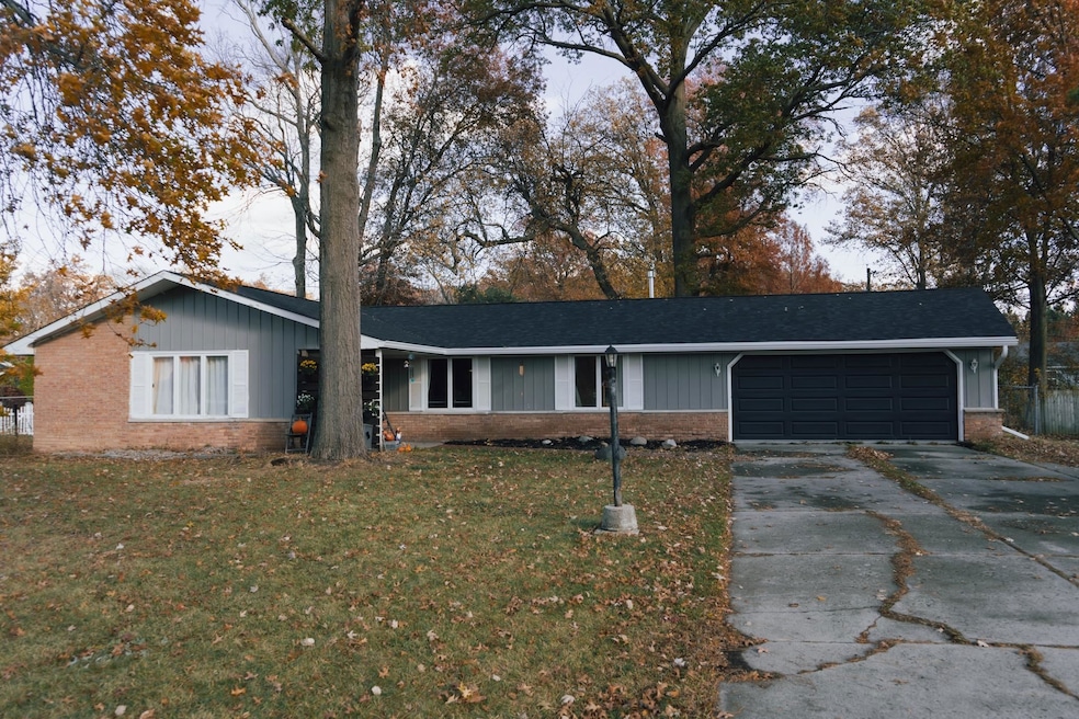 4920 Wheelock Rd, Fort Wayne, IN 46835 - photo 1