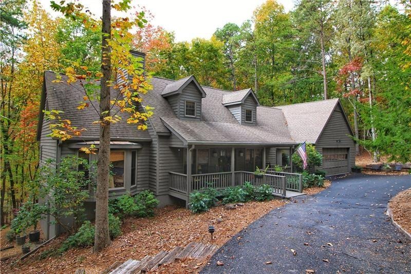 70 Robins Nest has a level driveway and previously