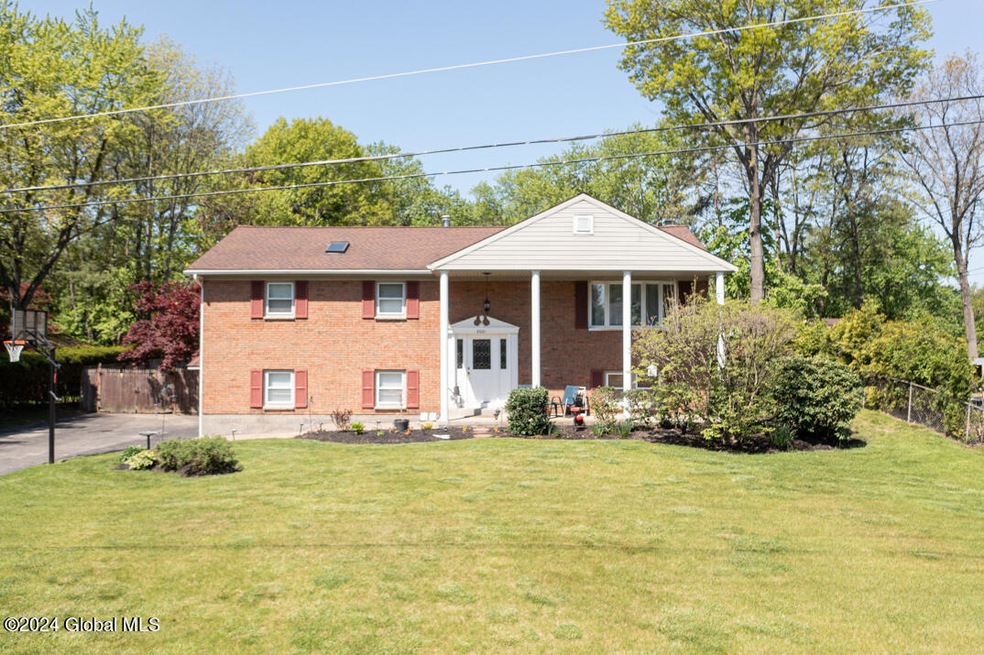 2001 Oakleaf Dr, Schenectady, NY 12303 - photo 1