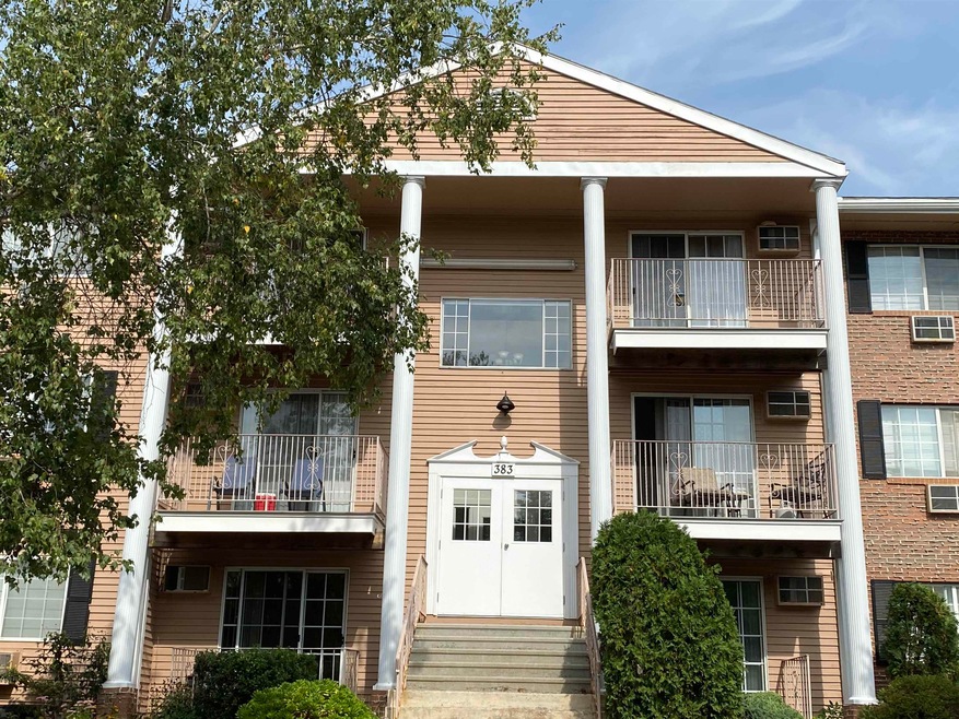 383 Huse Rd unit 3, Manchester, NH 03103 - photo 1