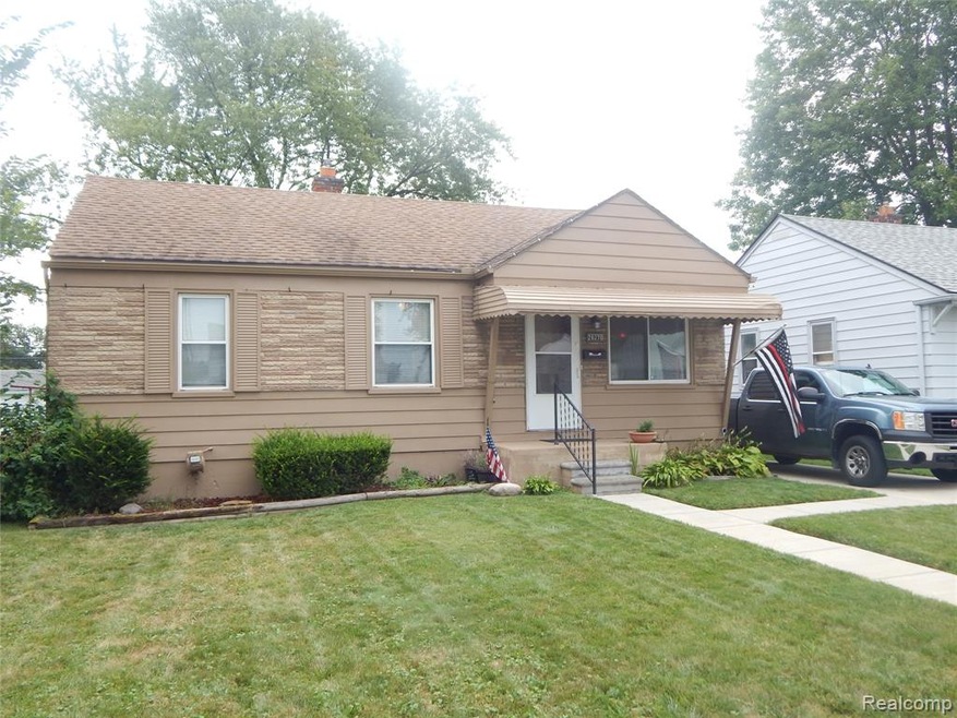 26270 Blumfield St, Roseville, MI 48066 - photo 1