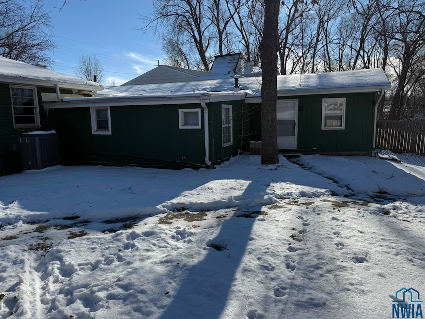 2839 S Saint Aubin St, Sioux City, IA 51106 - photo 1