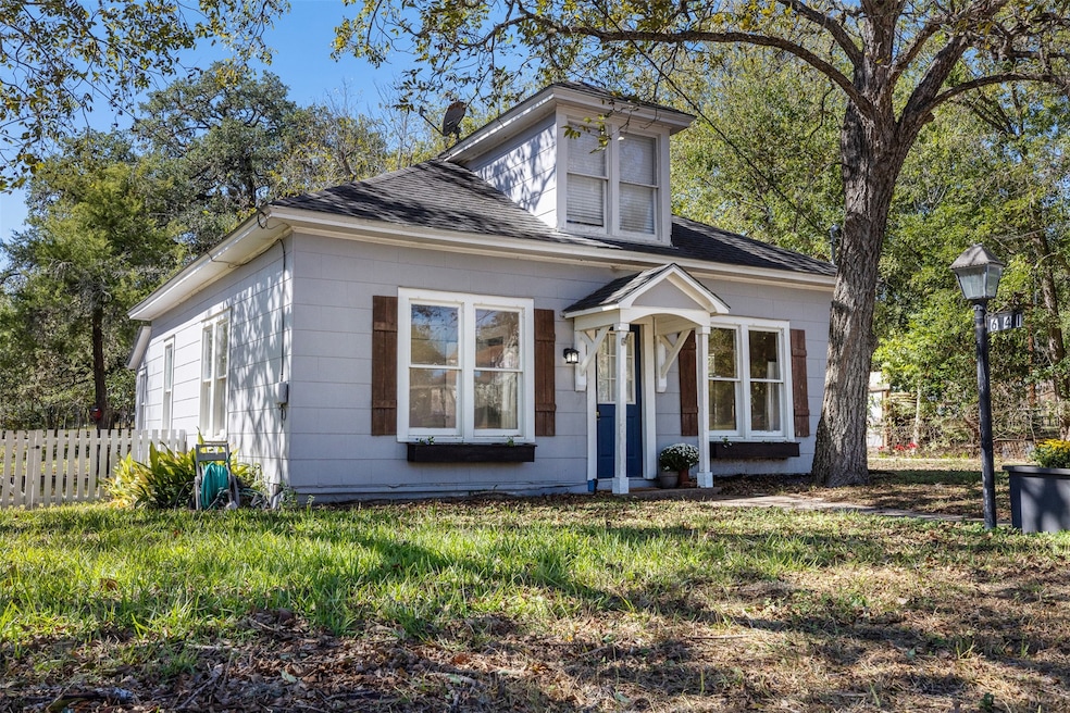 641 N Franklin St, La Grange, TX 78945 - photo 1