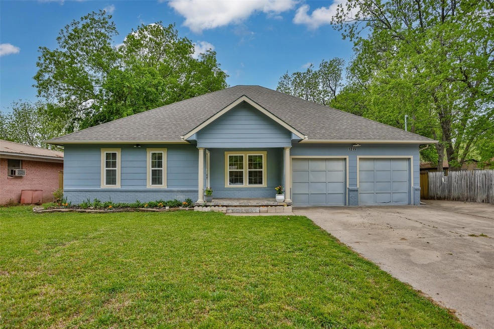 1215 S Taylor St, Gainesville, TX 76240 - photo 1