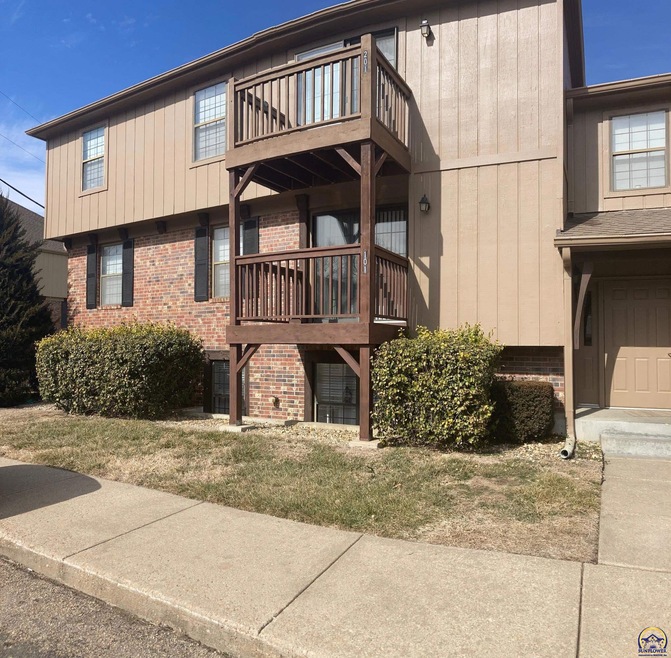 5641 SW Foxcroft Cir S unit 101, Topeka, KS 66614 - photo 1