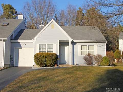 5 Lindsey Ct, Holtsville, NY 11742 - photo 1