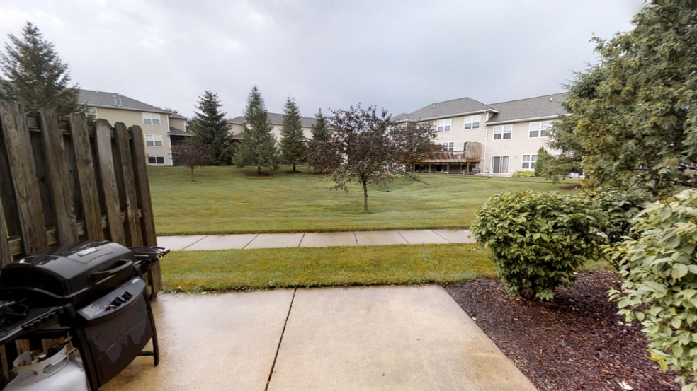 8468 N Center Park Dr SW unit 4, Byron Center, MI 49315 - photo 1