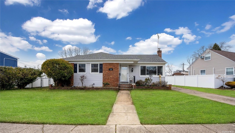 230 Gilling Rd, Seaford, NY 11783 - photo 1