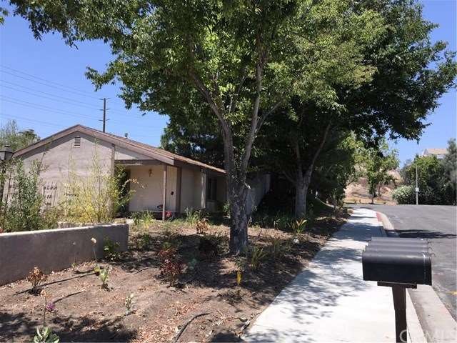 Cute 2 bedroom, 1 bath home on good sized lot in T