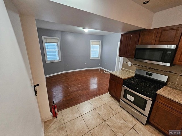 195 N 11th St unit 3, Newark, NJ 07107 - photo 1