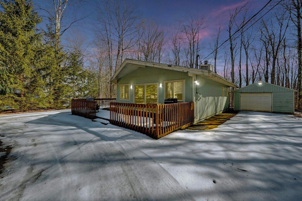 1516 Beech Spring Dr, Pocono Pines, PA 18350 - photo 1