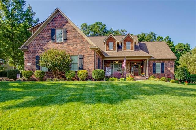 Welcome to 7815 Chapel Creek Drive in Sailview.