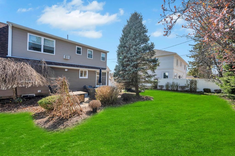 Sold $800,000 • Co-Listing Agent