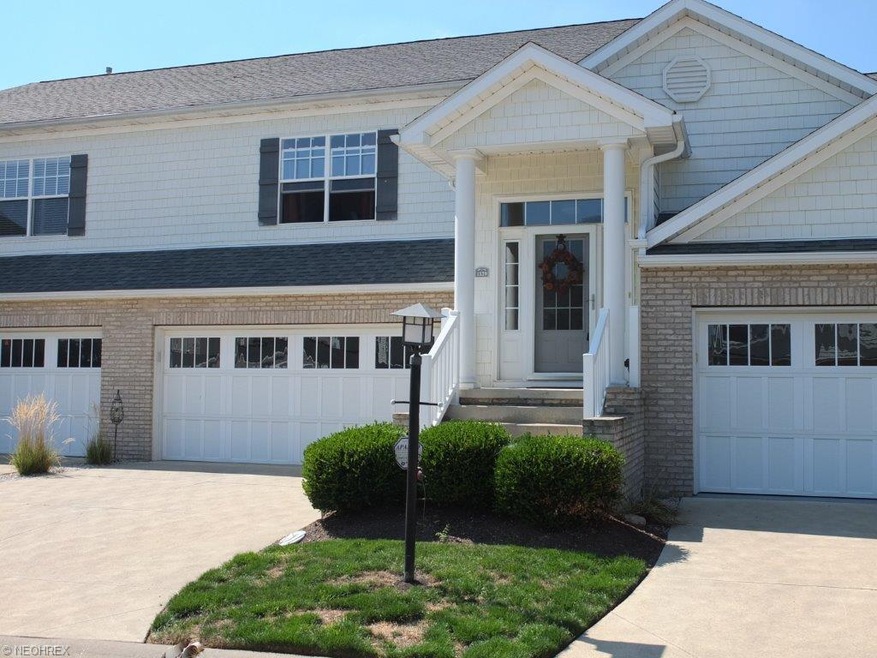 Excellent condition 3 bedroom, 2 full bath condo w