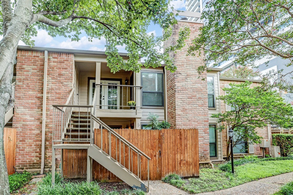 1201 Mcduffie St unit 206, Houston, TX 77019 - photo 1
