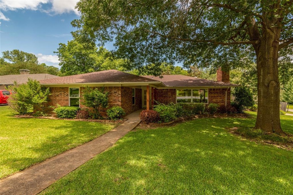 618 Edwards Dr, Denison, TX 75020 - photo 1