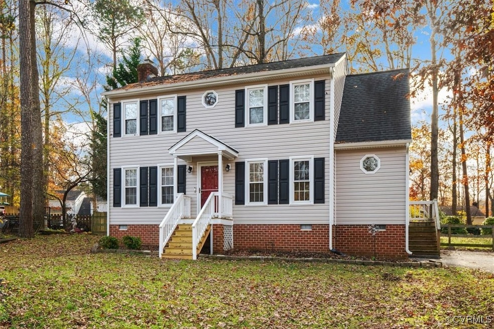 View of front facade with a front lawn