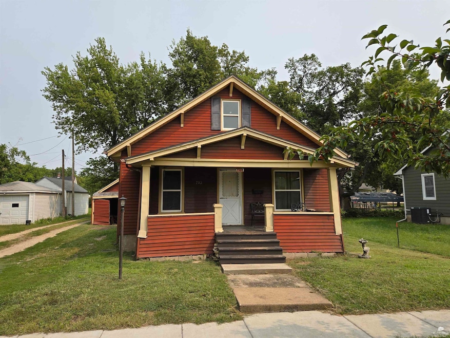 703 N Mulberry St, Abilene, KS 67410 - photo 1
