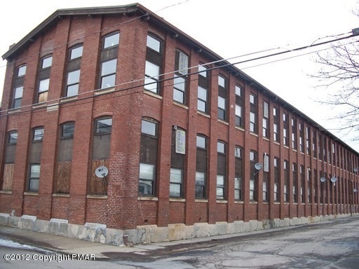 633 Mckinley St unit 205, Hazleton, PA 18201 - photo 1