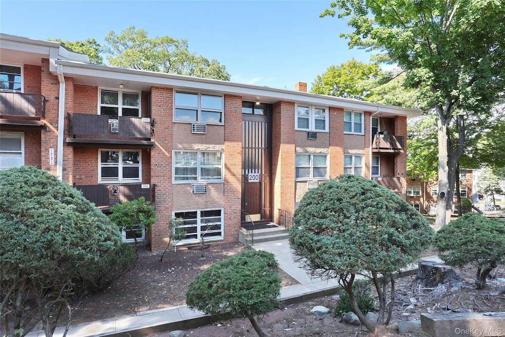200 Kearsing Pkwy unit E, Monsey, NY 10952 - photo 1