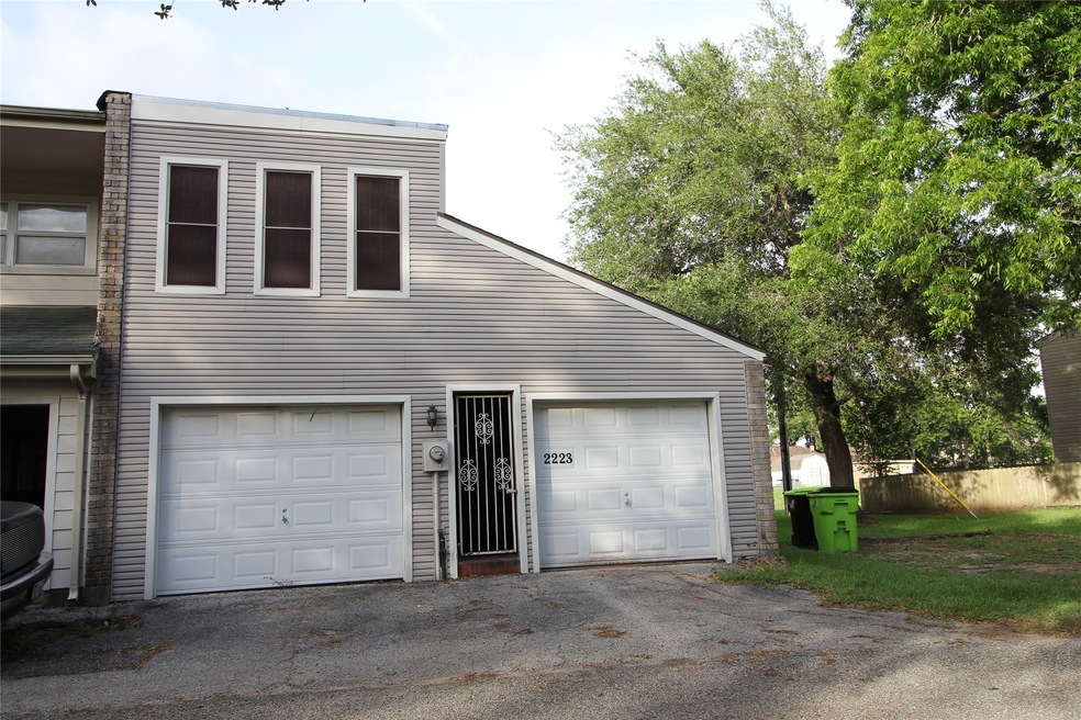 2223 Par Ln, Richmond, TX 77469 - photo 1