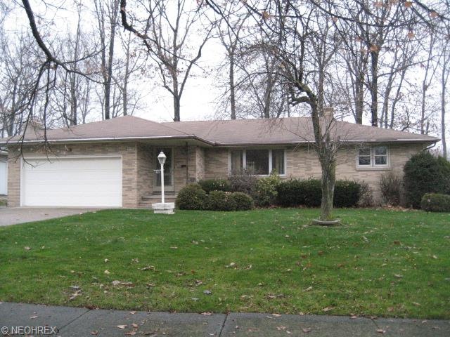 Welcome to 923 East Parkleight*All BRICK RANCH wit