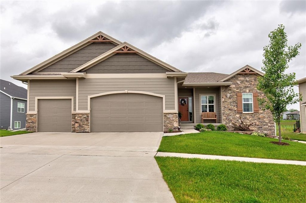 7904 NW 95th St, Johnston, IA 50131 - photo 1