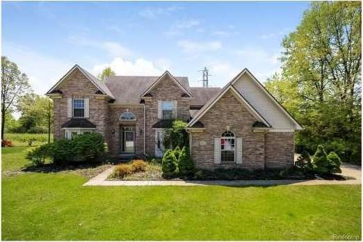 23537 Fredericks Dr, Flat Rock, MI 48134 - photo 1